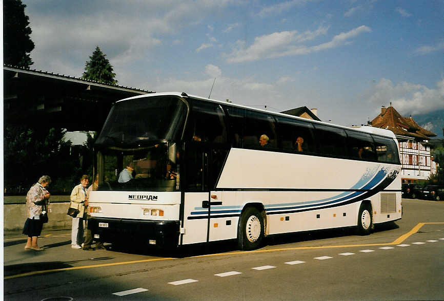 (054'514) - Rapold, Neuhausen - SH 9872 - Neoplan am 22. Juli 2002 beim Bahnhof Stans