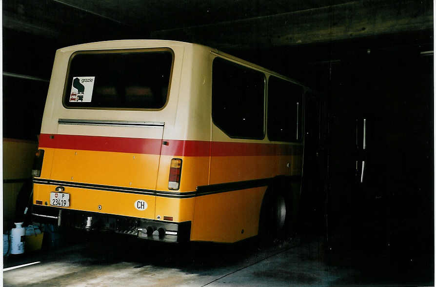 (054'627) - PTT-Regie - P 23'419 - FBW/Hess am 22. Juli 2002 in Lugano, Garage