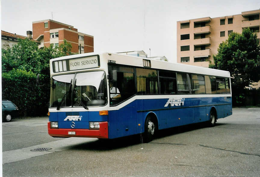 (054'808) - ARL Tesserete - Nr. 10/TI 28'710 - Mercedes am 23. Juli 2002 in Lugano, Garage