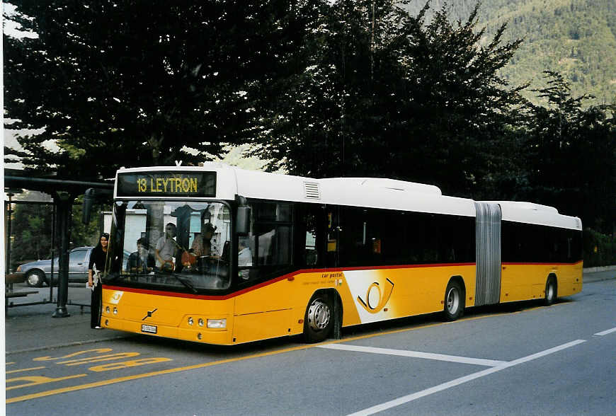 (054'920) - Buchard, Leytron - VS 104'346 - Volvo am 23. Juli 2002 beim Bahnhof Martigny