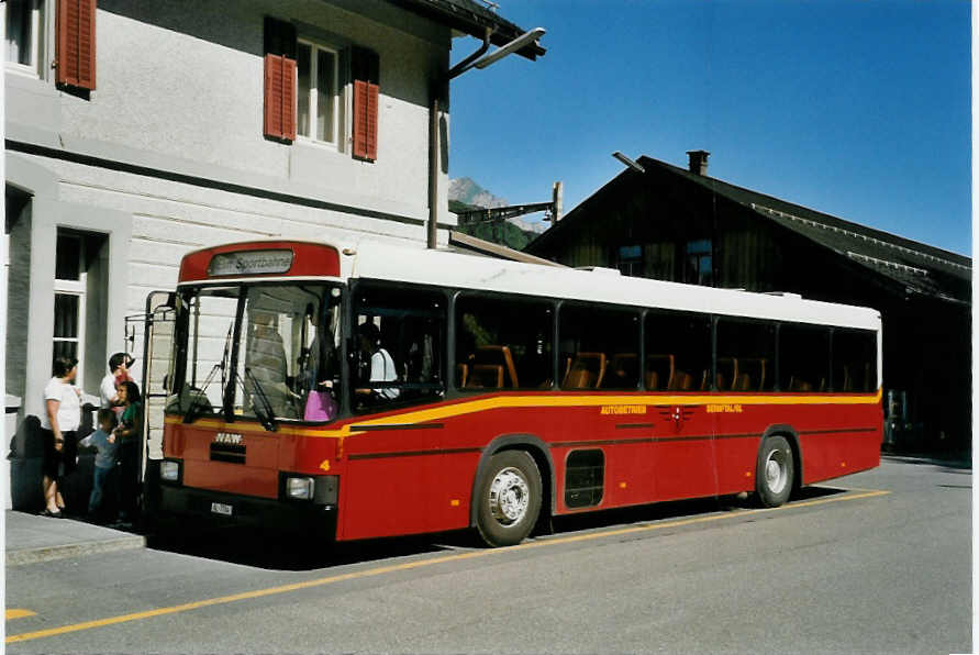 (055'021) - AS Engi - Nr. 4/GL 7704 - NAW/R&J am 27. Juli 2002 beim Bahnhof Schwanden