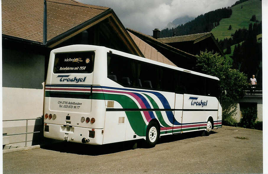 (055'229) - Trachsel, Adelboden - Bova am 29. Juli 2002 in Adelboden, Garage