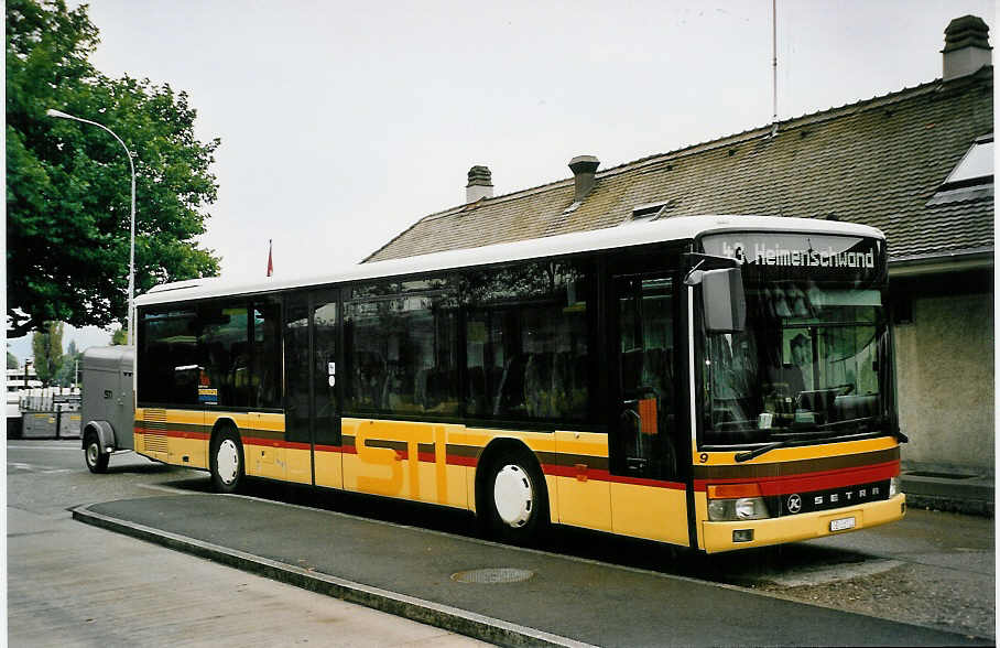 (055'933) - STI Thun - Nr. 9/BE 36'720 - Setra (ex AvH Heimenschwand Nr. 9) am 9. September 2002 beim Bahnhof Thun