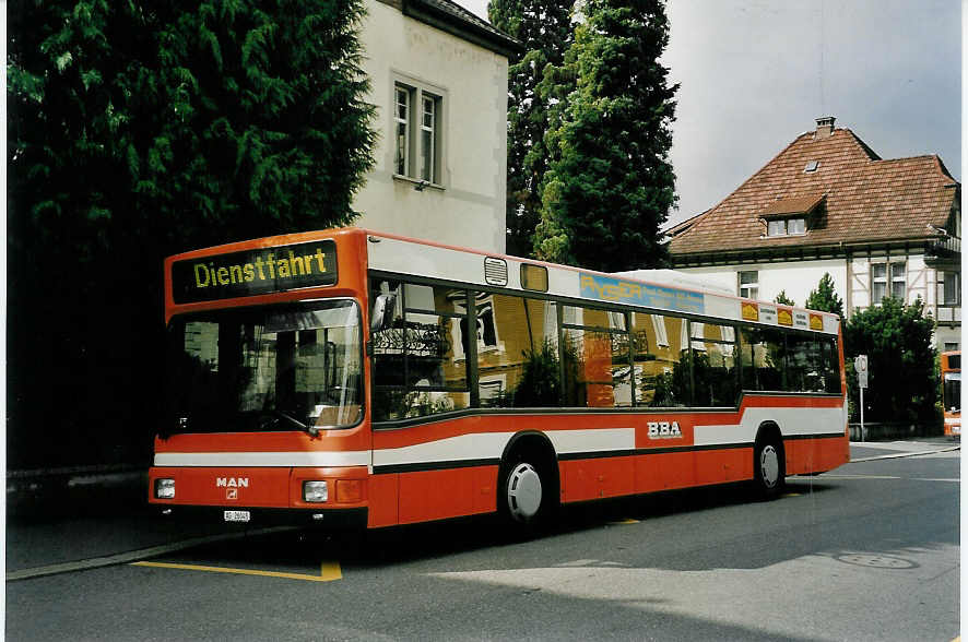 (056'002) - BBA Aarau - Nr. 145/AG 26'045 - MAN am 11. September 2002 beim Bahnhof Aarau