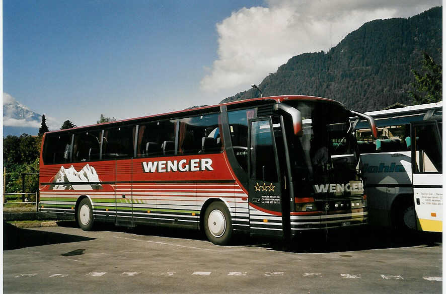 (056'117) - Wenger, Interlaken - Nr. 3/BE 73'465 - Setra am 28. September 2002 beim Bahnhof Interlaken West