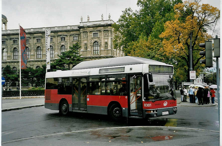 (056'430) - Wiener Linien - Nr. 8301/W 8301 LO - Grf/Steyr am 8. Oktober 2002 in Wien, Burgring