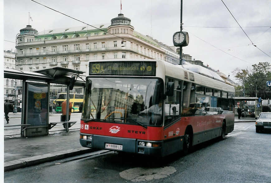 (056'507) - Wiener Linien - Nr. 8888/W 8888 LO - Grf/Steyr am 8. Oktober 2002 in Wien, Oper