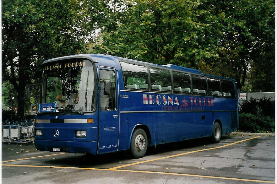 (056'903) - Bosna Tours, Luzern - LU 15'697 - Mercedes am 11. Oktober 2002 in Zrich, Sihlquai