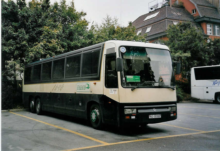 (056'907) - Aus der Slowakei: Falco, Kosice - KE-906BP - Renault am 11. Oktober 2002 in Zrich, Sihlquai