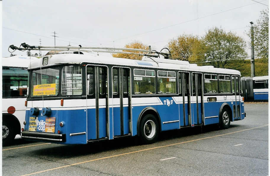 (057'217) - TPF Fribourg - Nr. 334 - Saurer/Hess Trolleybus (ex TF Fribourg Nr. 34) am 3. November 2002 in Fribourg, Garage