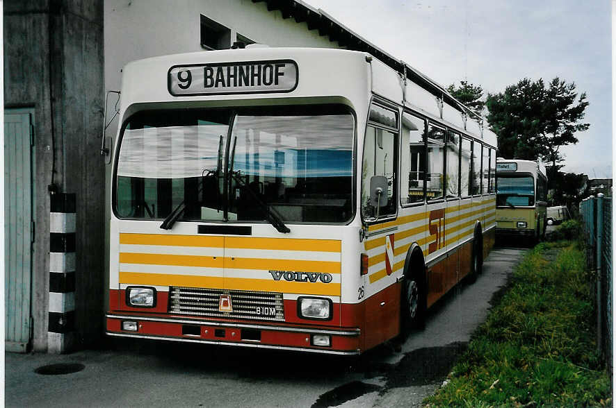 (057'523) - STI Thun - Nr. 26 - Volvo/R&J (ex SAT Thun Nr. 26) am 1. Dezember 2002 in Thun, Garage