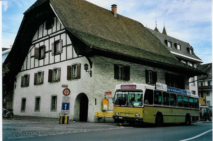 (057'526) - STI Thun - Nr. 57/BE 413'457 - Saurer/R&J am 1. Dezember 2002 in Thun, Sternenplatz
