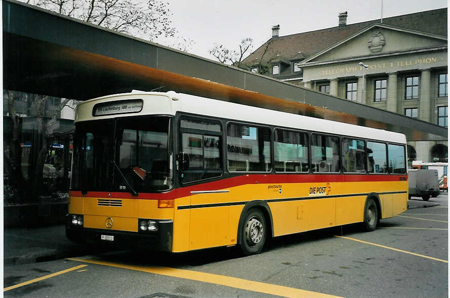 (057'802) - PTT-Regie - P 25'313 - Mercedes/R&J am 27. Dezember 2002 beim Bahnhof Aarau