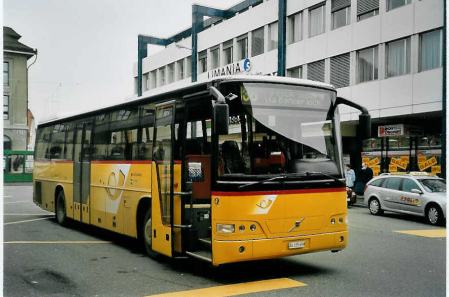 (057'811) - Brem, Wlflinswil - AG 155'699 - Volvo am 27. Dezember 2002 beim Bahnhof Aarau