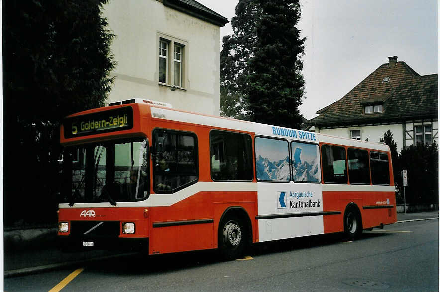 (057'813) - AAR bus+bahn, Aarau - Nr. 138/AG 19'938 - Volvo/Hess am 27. Dezember 2002 beim Bahnhof Aarau