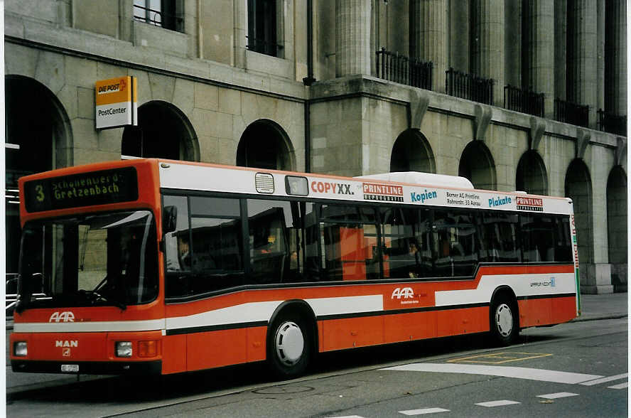 (057'815) - AAR bus+bahn, Aarau - Nr. 155/AG 17'355 - MAN am 27. Dezember 2002 beim Bahnhof Aarau