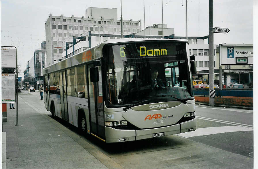 (057'827) - AAR bus+bahn, Aarau - Nr. 157/AG 311'249 - Scania/Hess am 27. Dezember 2002 beim Bahnhof Aarau