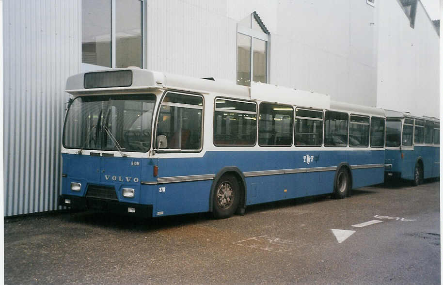 (057'907) - TPF Fribourg - Nr. 370 - Volvo/Hess (ex TF Fribourg Nr. 70) am 27. Dezember 2002 in Biel, BTR