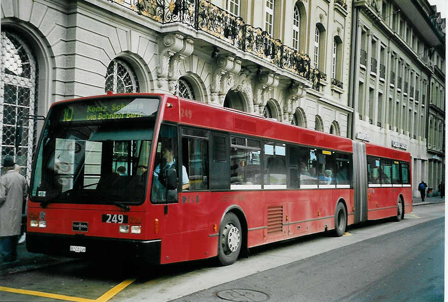 (058'120) - Bernmobil, Bern - Nr. 249/BE 518'249 - Van Hool am 31. Dezember 2002 in Bern, Bundesplatz