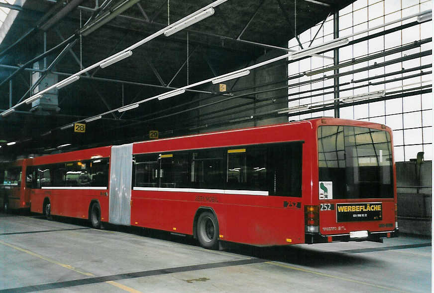 (058'130) - Bernmobil, Bern - Nr. 252/BE 572'252 - Volvo/Hess am 31. Dezember 2002 in Bern, Eigergarage