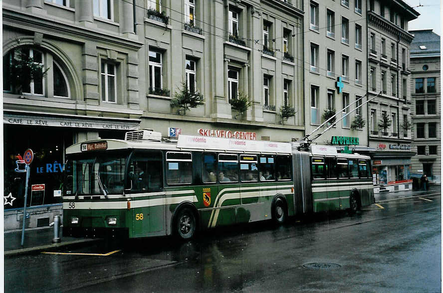 (058'202) - SVB Bern - Nr. 58 - FBW/Hess Gelenktrolleybus am 31. Dezember 2002 in Bern, Hirschengraben