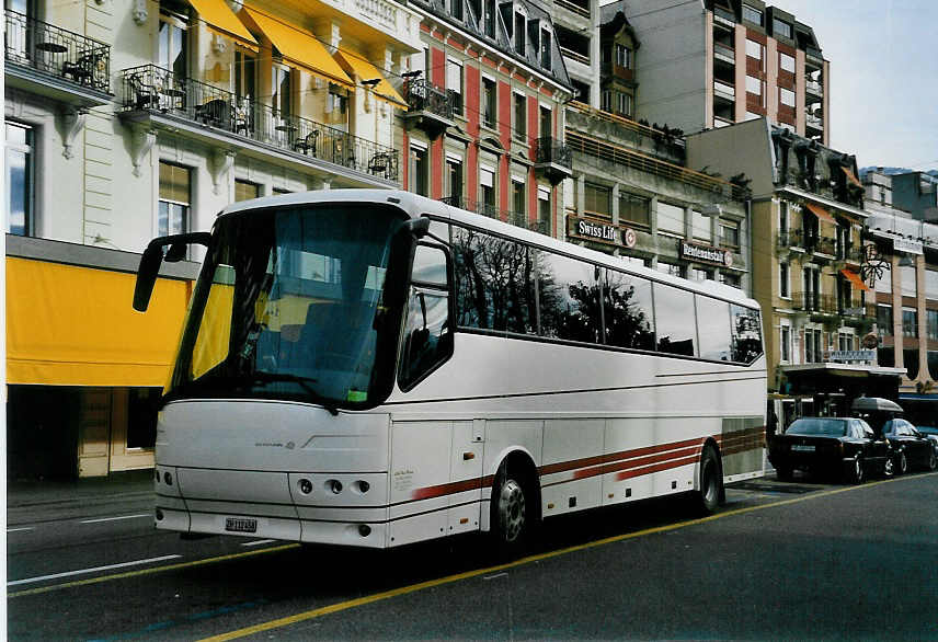 (058'417) - Little Bus, Dietikon - ZH 112'458 - Bova am 1. Januar 2003 in Montreux, Escaliers de la Gare