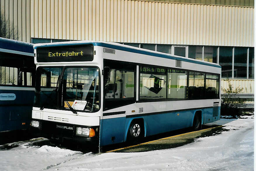 (058'703) - VBZ Zrich - Nr. 300 - Neoplan (ex Maag, Kloten Nr. 24) am 1. Februar 2003 in Biel, Rattinbus