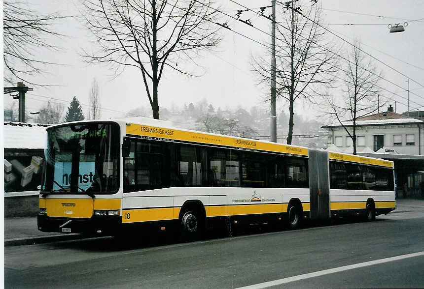 (058'730) - VBSH Schaffhausen - Nr. 10/SH 38'010 - Volvo/Hess am 20. Februar 2003 beim Bahnhof Schaffhausen