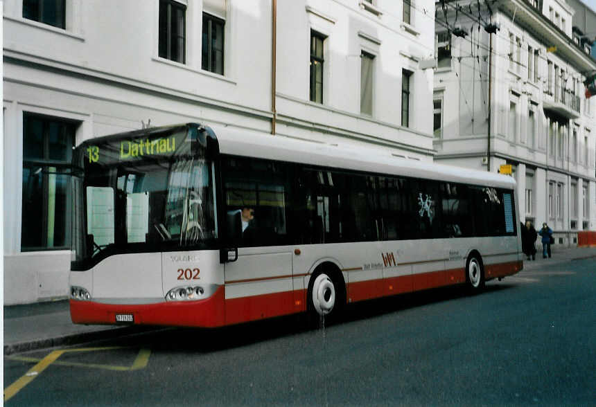 (058'915) - WV Winterthur - Nr. 202/ZH 719'202 - Solaris am 20. Februar 2003 beim Hauptbahnhof Winterthur