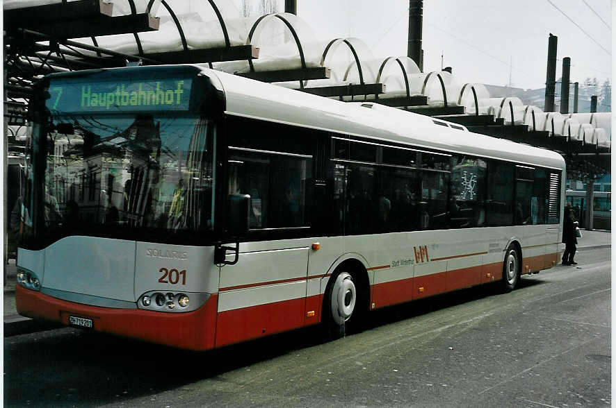 (058'927) - WV Winterthur - Nr. 201/ZH 719'201 - Solaris am 20. Februar 2003 beim Hauptbahnhof Winterthur