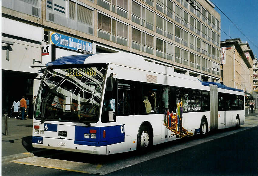(059'236) - TL Lausanne - Nr. 548/VD 1528 - Van Hool am 16. Mrz 2003 beim Bahnhof Lausanne