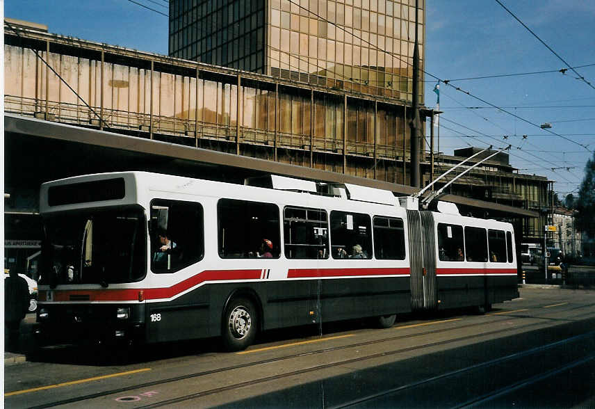 (059'416) - VBSG St. Gallen - Nr. 168 - NAW/Hess Gelenktrolleybus am 29. Mrz 2003 beim Bahnhof St. Gallen
