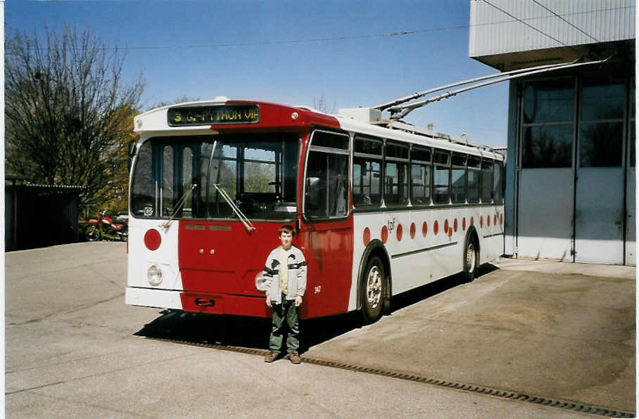 (059'826) - TPF Fribourg - Nr. 347 - FBW/Hess Trolleybus (ex TL Lausanne Nr. 703) am 18. April 2003 in Fribourg, Garage