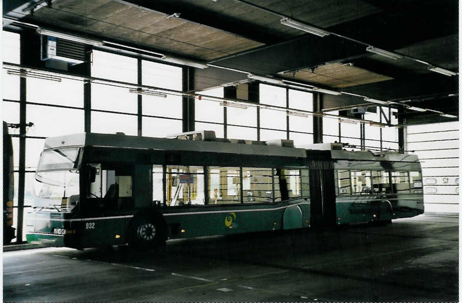 (059'914) - BVB Basel - Nr. 932 - Neoplan Gelenktrolleybus am 19. April 2003 in Basel, Garage Rankstrasse