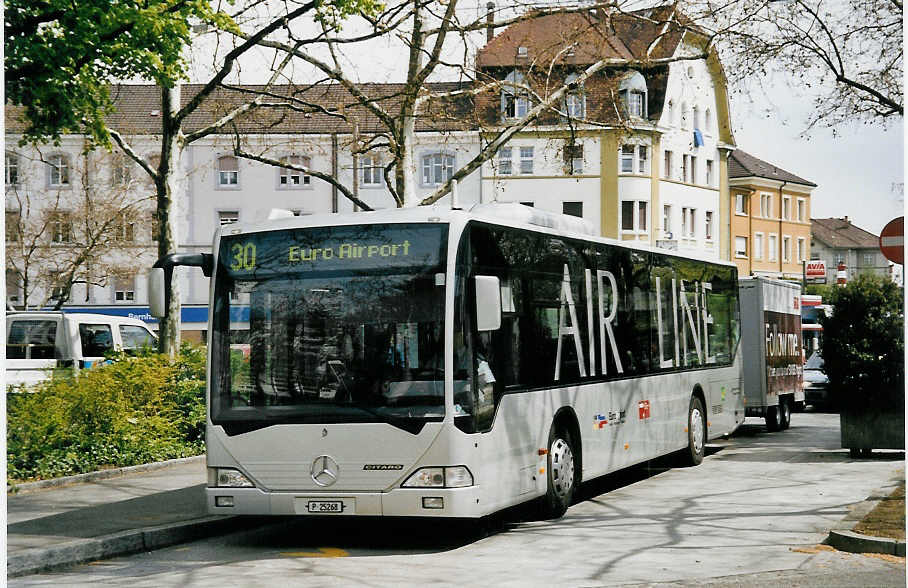 (059'925) - PTT-Regie - P 25'268 - Mercedes am 19. April 2003 in Basel, Kannenfeldplatz