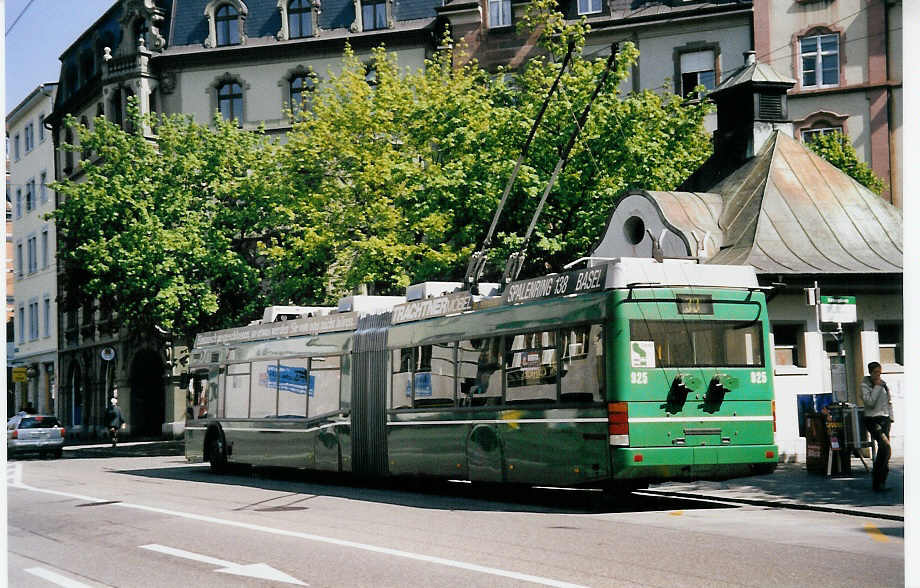 (059'929) - BVB Basel - Nr. 925 - Neoplan Gelenktrolleybus am 19. April 2003 in Basel, Feldbergstrasse