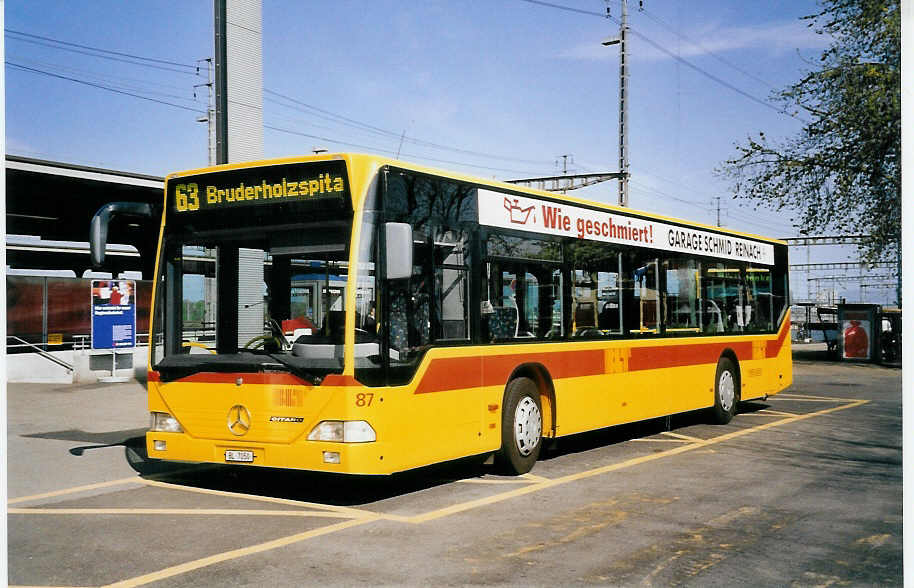 (059'934) - BLT Oberwil - Nr. 87/BL 7050 - Mercedes am 19. April 2003 beim Bahnhof Muttenz