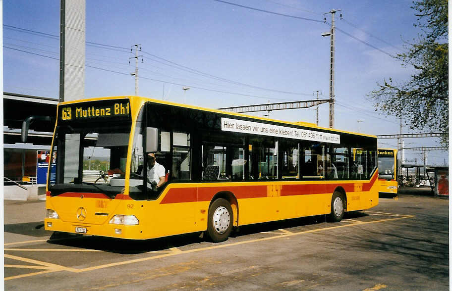 (060'001) - BLT Oberwil - Nr. 92/BL 6785 - Mercedes am 19. April 2003 beim Bahnhof Muttenz