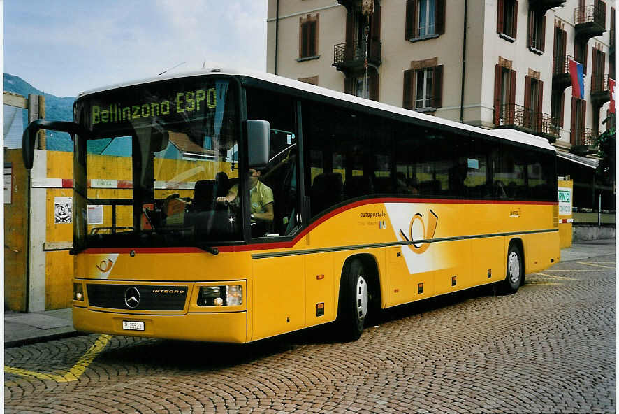 (060'337) - PTT-Regie - P 25'523 - Mercedes am 26. Mai 2003 beim Bahnhof Bellinzona