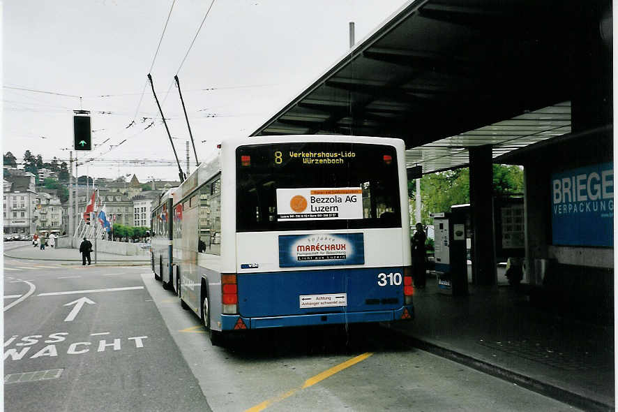 (060'423) - VBL Luzern - Nr. 310 - Lanz+Marti/Hess Personenanhnger am 26. Mai 2003 beim Bahnhof Luzern