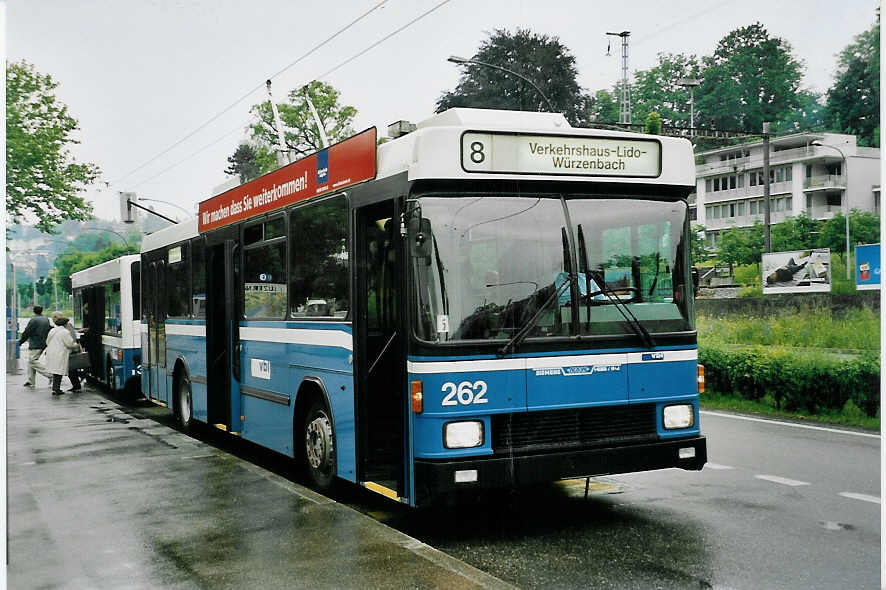 (060'524) - VBL Luzern - Nr. 262 - NAW/R&J-Hess Trolleybus am 26. Mai 2003 in Luzern, Verkehrshaus