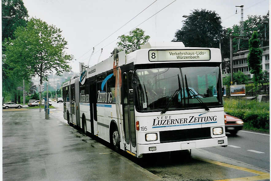 (060'529) - VBL Luzern - Nr. 195 - NAW/Hess Gelenktrolleybus am 26. Mai 2003 in Luzern, Verkehrshaus