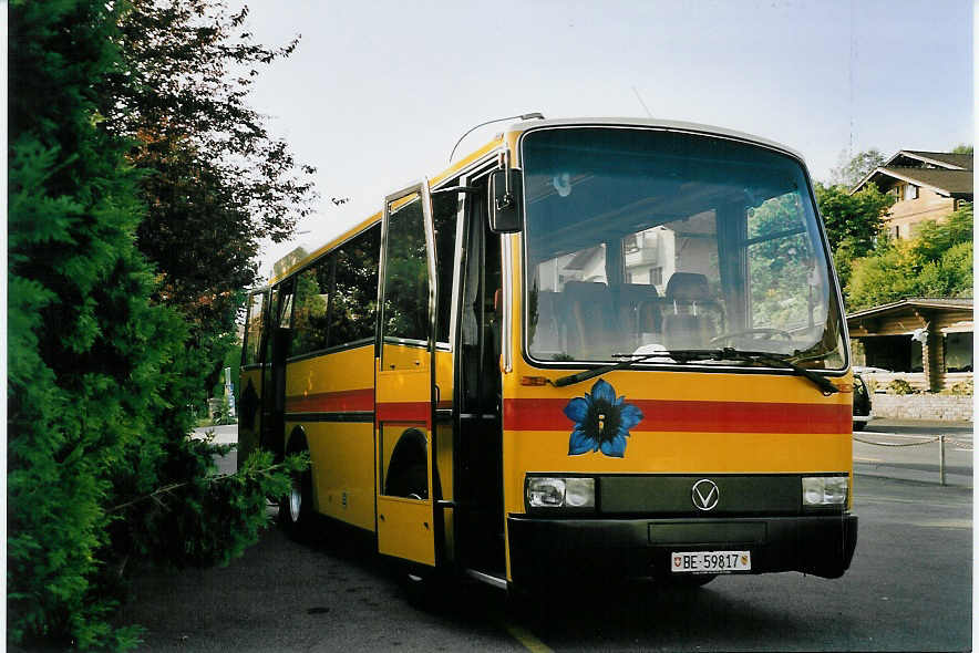 (060'705) - Kander-Reisen, Frutigen - Nr. 2/BE 59'817 - Vetter (ex AVG Grindelwald Nr. 23) am 16. Juni 2003 in Einigen, Motel