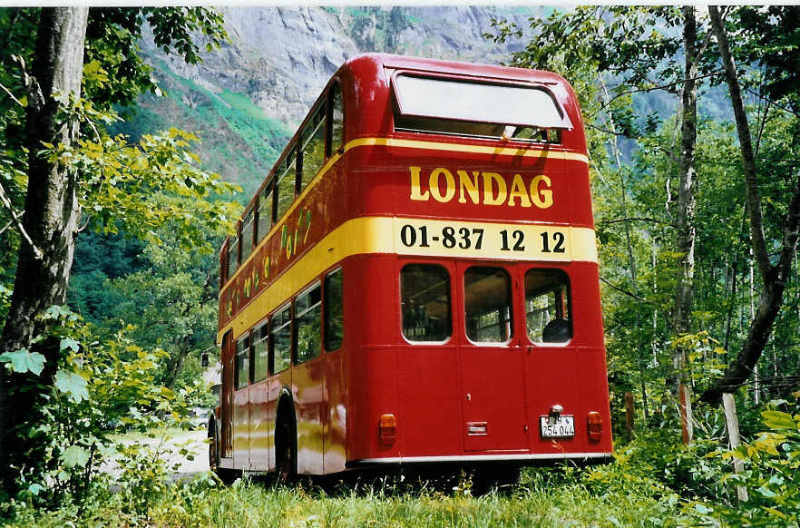 (061'221) - Londag, Bassersdorf - ZH 254'044 - Lodekka (ex Londonbus Nr. 503) am 29. Juni 2003 in Stechelberg, Hotel