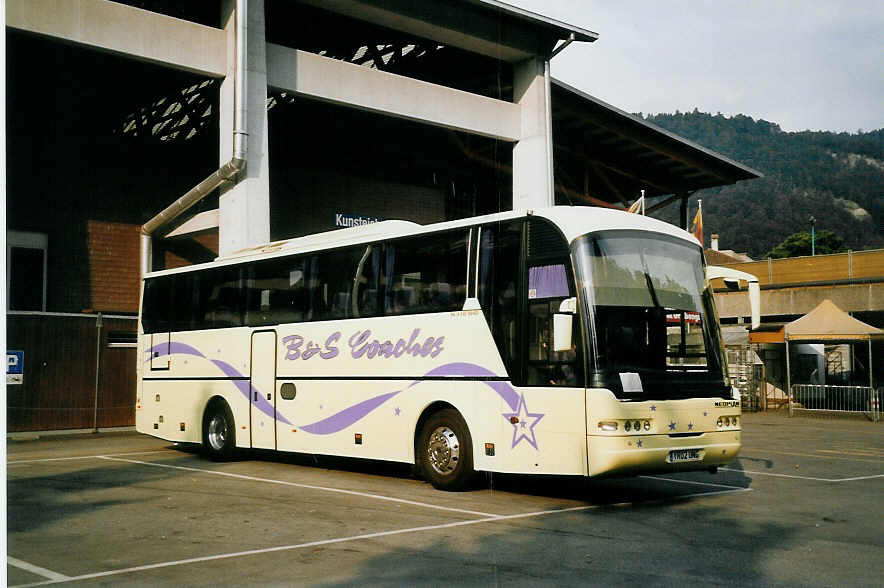 (061'601) - Aus England: B&S Coaches, Todmorden - YR02 UNG - Neoplan am 15. Juli 2003 in Thun, Grabengut