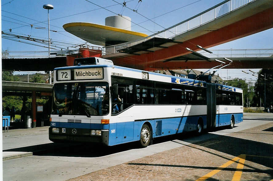 (061'808) - VBZ Zrich - Nr. 141 - Mercedes Gelenktrolleybus am 19. Juli 2003 in Zrich, Bucheggplatz