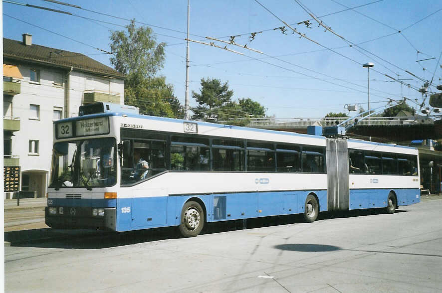 (061'809) - VBZ Zrich - Nr. 135 - Mercedes Gelenktrolleybus am 19. Juli 2003 in Zrich, Bucheggplatz
