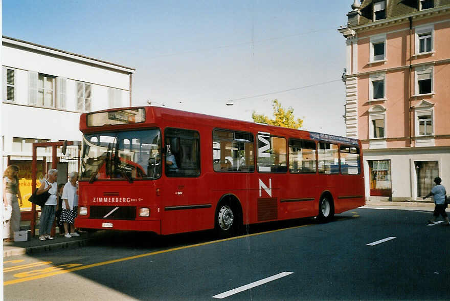 (061'814) - AHW Horgen - Nr. 1/ZH 45'469 - Volvo/Hess am 19. Juli 2003 beim Bahnhof Wdenswil