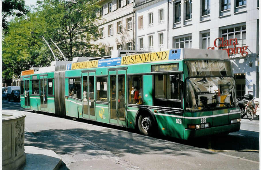 (062'035) - BVB Basel - Nr. 929 - Neoplan Gelenktrolleybus am 29. Juli 2003 in Basel, Claraplatz