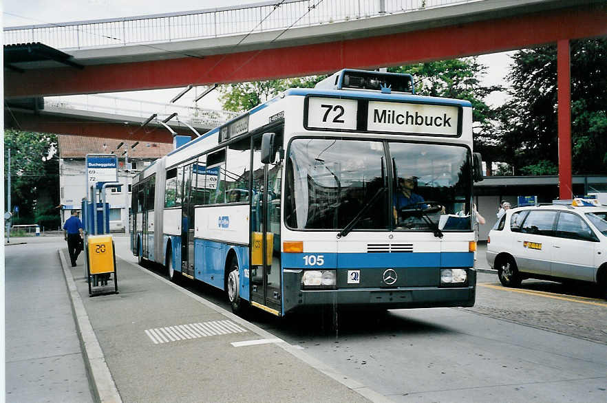(062'113) - VBZ Zrich - Nr. 105 - Mercedes Gelenktrolleybus am 29. Juli 2003 in Zrich, Bucheggplatz